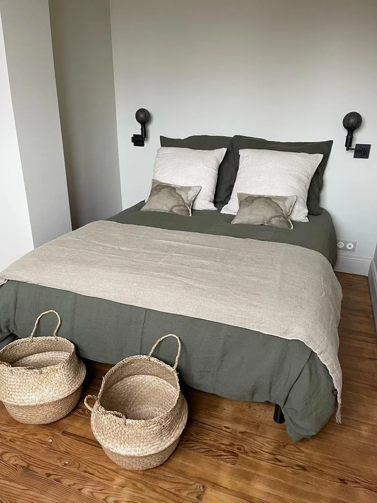 Chambre après rénovation à Pont-l’Évêque
