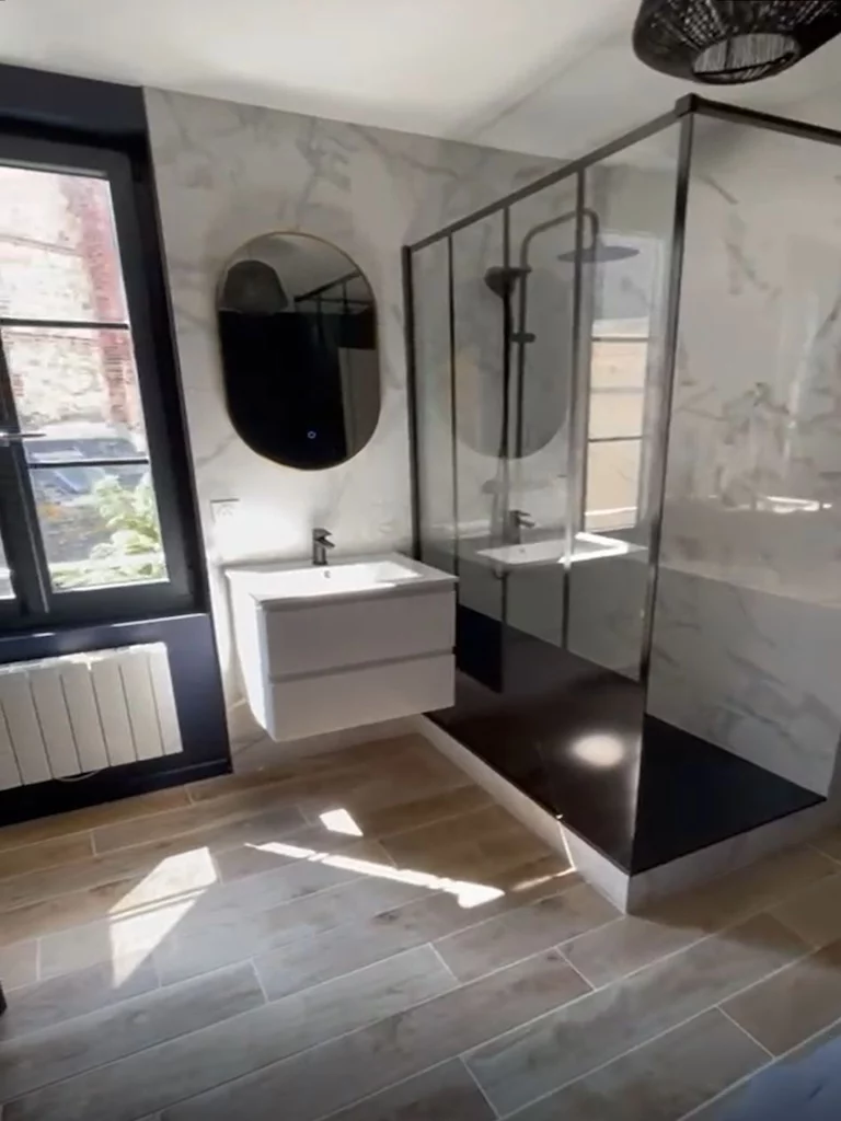 Salle de bain après rénovation à Trouville-sur-Mer