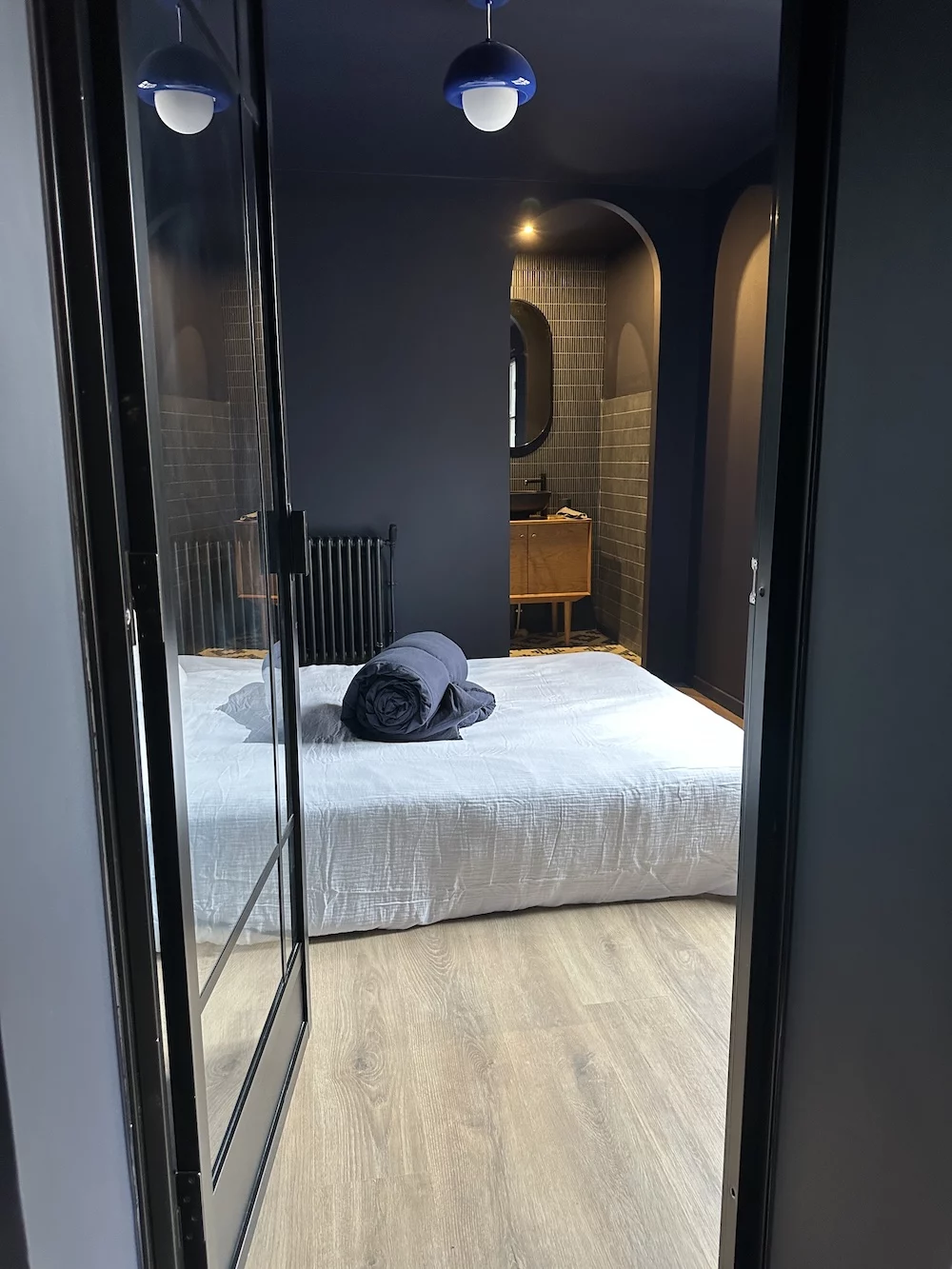Chambre après rénovation à Pont-l’Évêque
